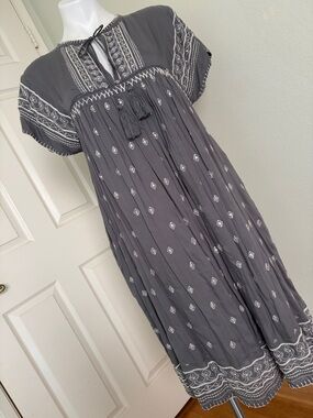 Sundance Gray Embroidered Dress Label Detail